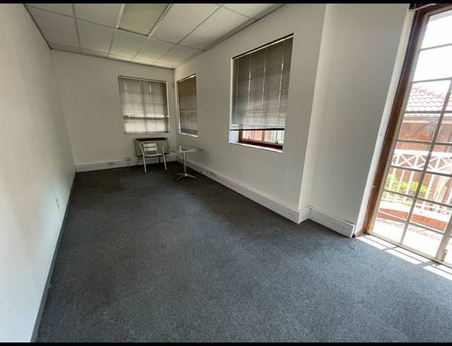 331M² OFFICE TO LET IN PARKTOWN